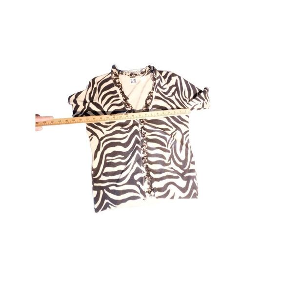 WR zebra print sweater ruffled detail with silver button - Picture 8 of 13